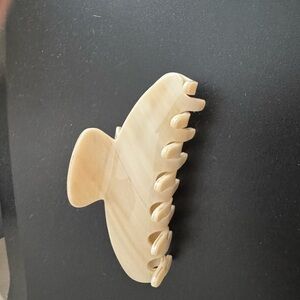 Eli Jay - Beige Hair Claw Clip